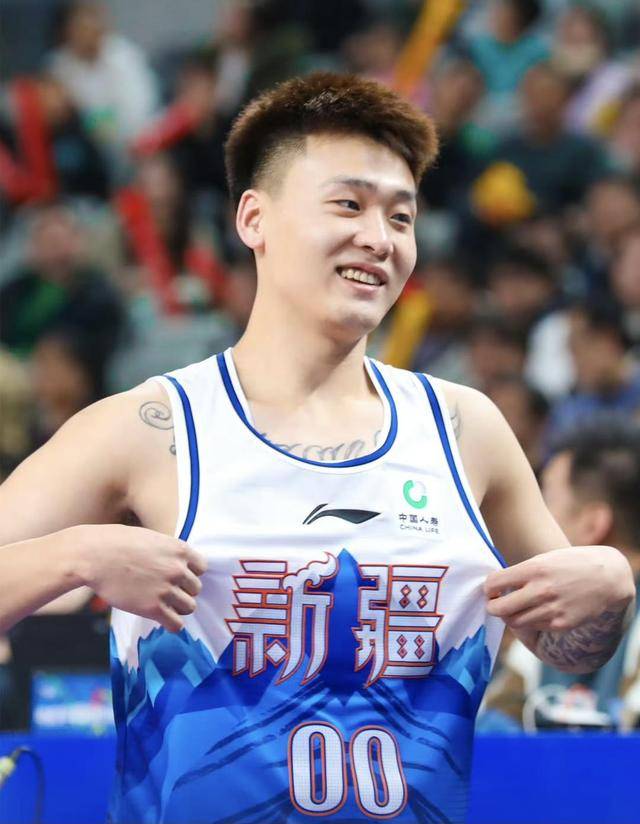 悟空体育-新疆男篮顺利战胜广州队，扩大领先优势