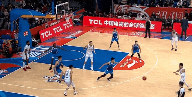 山东男篮与福建队的比赛精彩异常