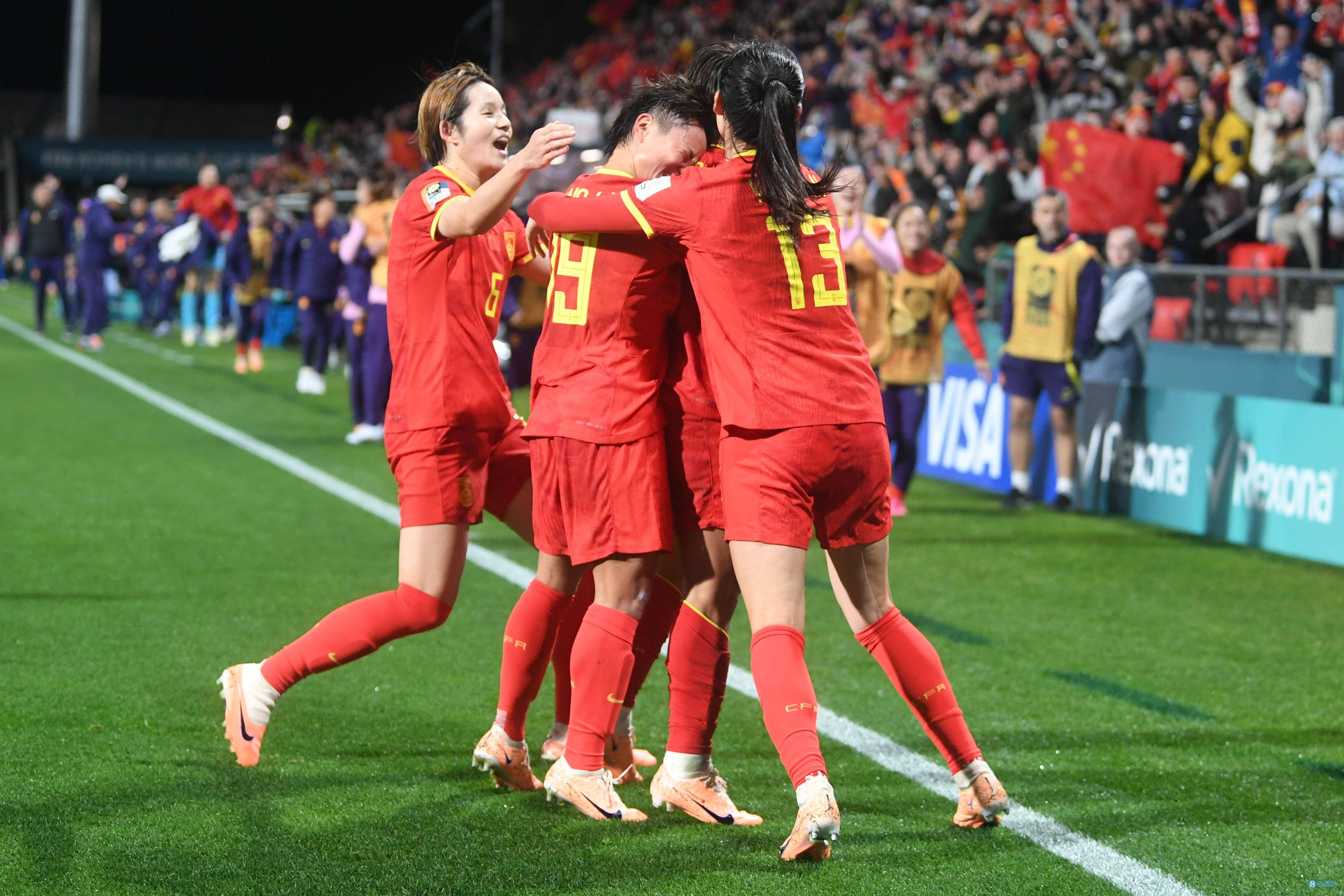 国内足球赛事中，女子球队表现出色！