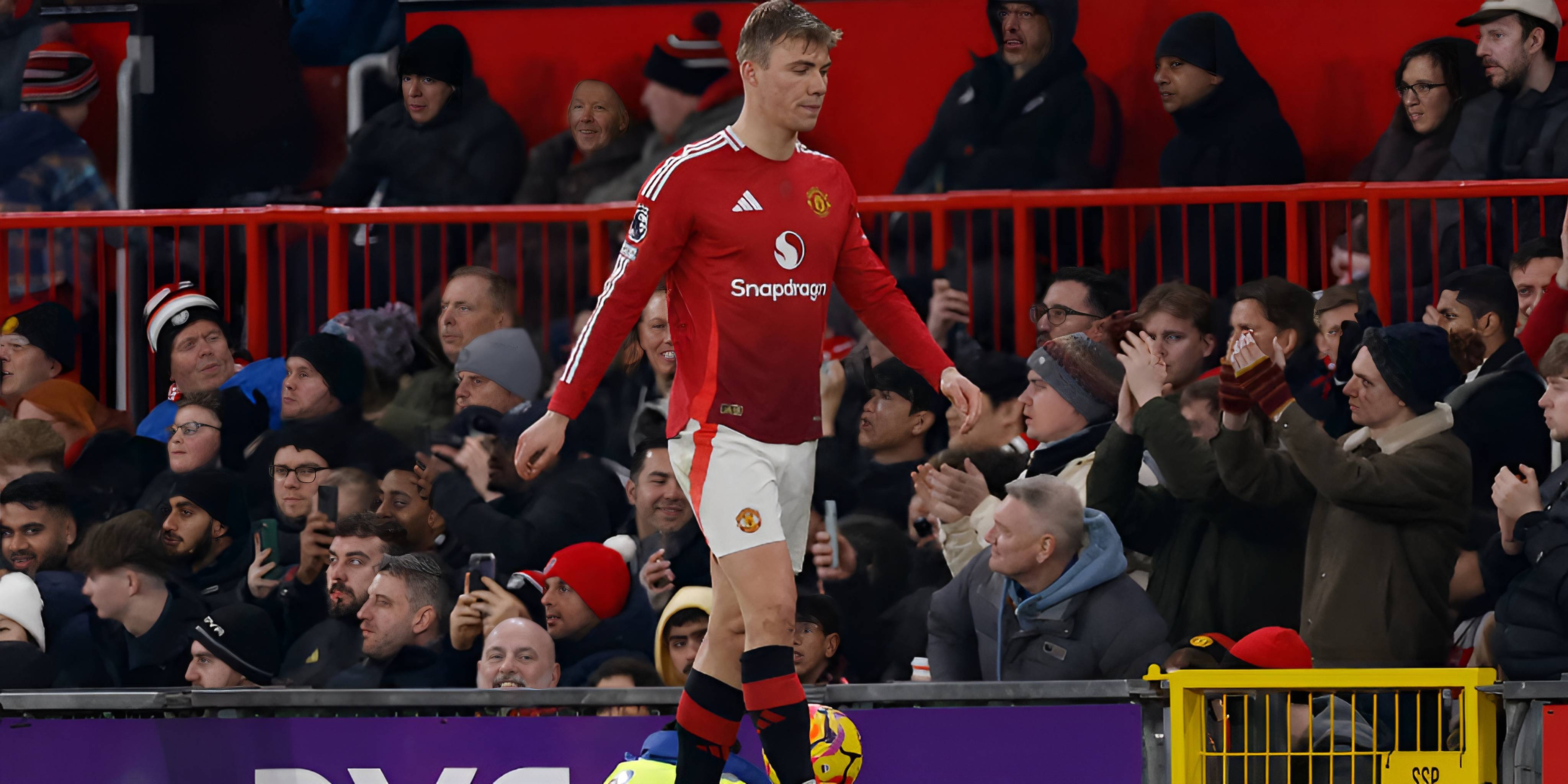 曼联主场战胜劲旅，保持不败记录